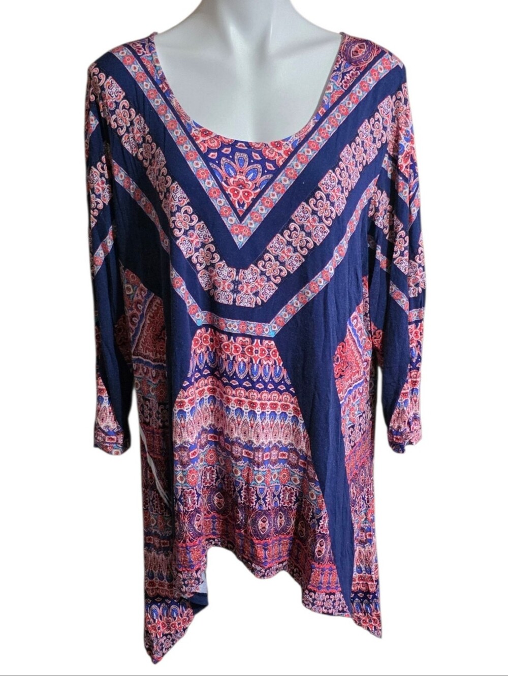 Hannah Woman Handkerchief Hem Patterned Top Navy & Red Size 2X - Picture 2 of 9